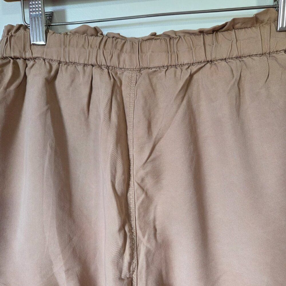 EUC AERIE TAN LYOCELL SHORTS CUFFED SIZE LARGE - Picture 4 of 14